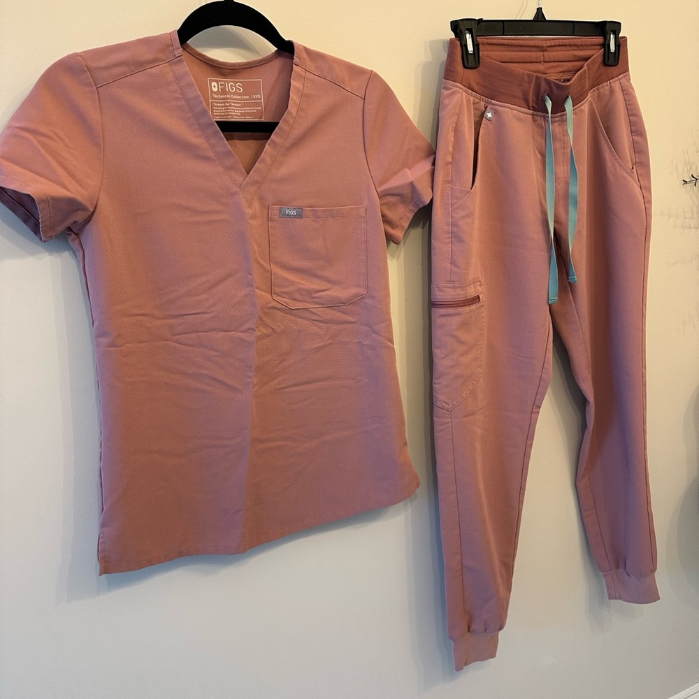 Women’s figs scrub set